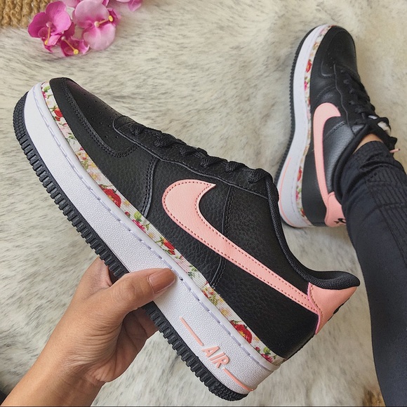 Nike Shoes - NWT 🌸 Rare Nike Air Force 1 Vintage 6.5Y/8W